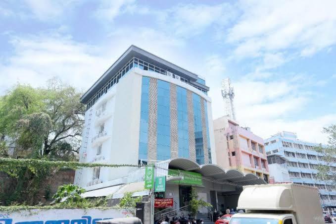 The Southgate Business Hotel Thiruvananthapuram Exterior photo